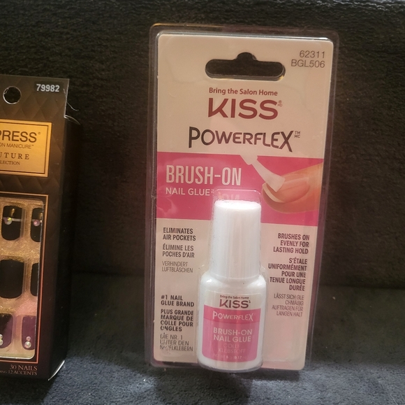 One pack of black impressed nail size small and one pack of glue kiss glue NIB - Picture 4 of 9